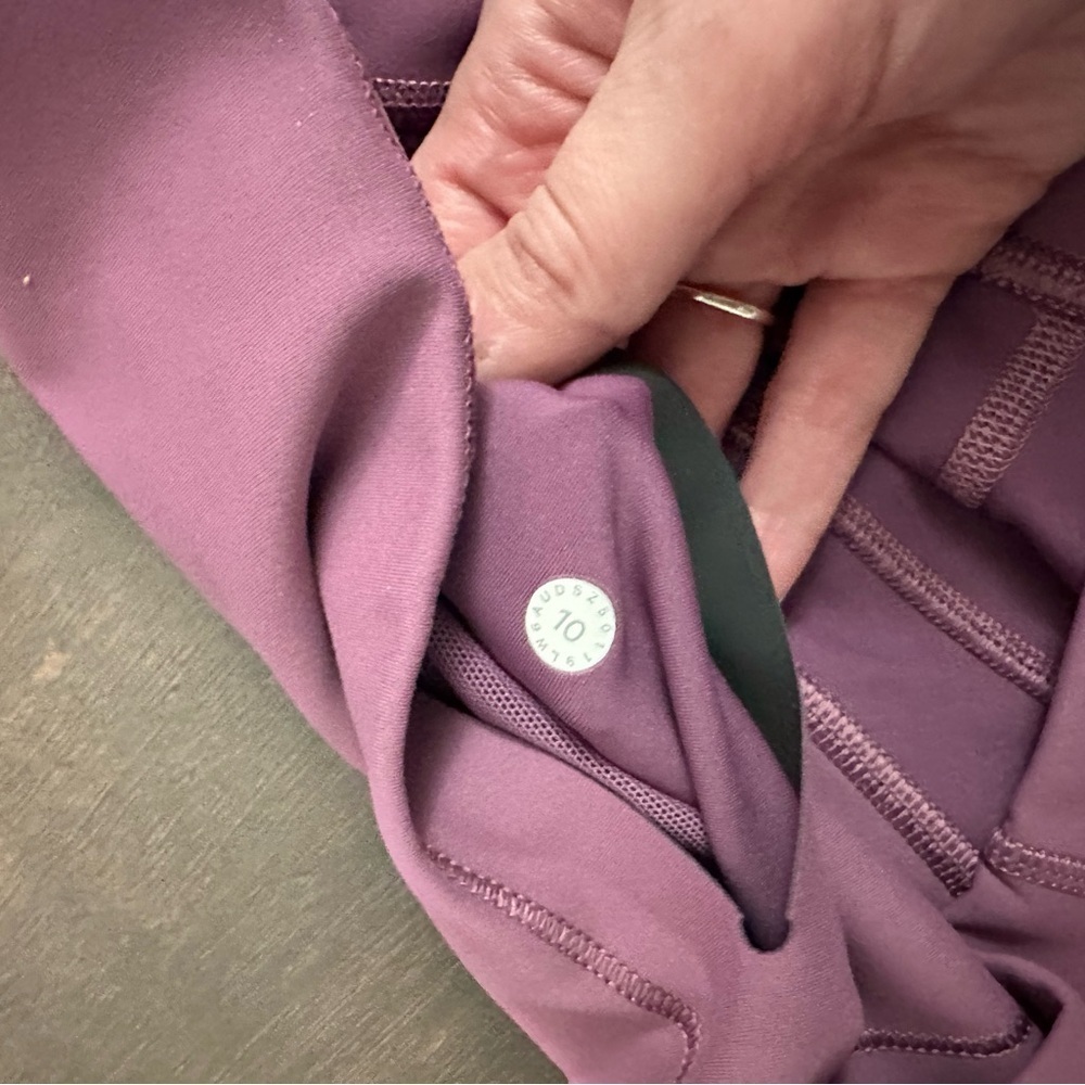 Lululemon Mauve Cropped 18” Leggings Size 10 - Picture 10 of 11